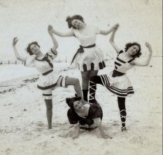 Mulheres na praia de Coney Island, 1899.