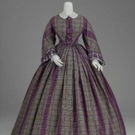 Vestido roxo de meio-luto, 1860.