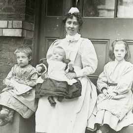 Crianças com uma enfermeira, 1867.